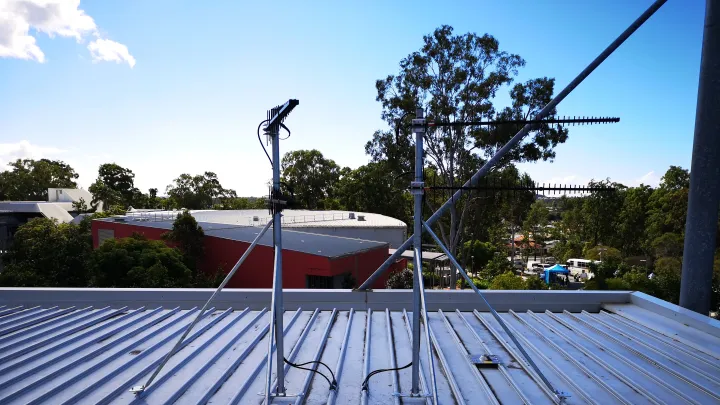 4G rooftop antennas installed on building for IBC/DAS